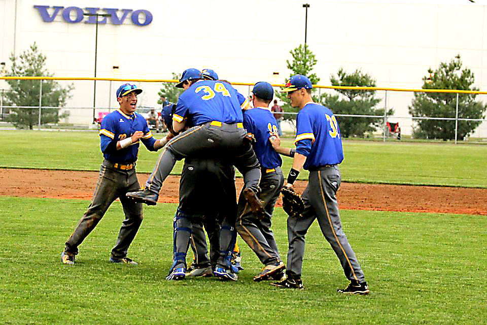 giant killers again raiders oust top seeded shippensburg from playoffs press journal press journal